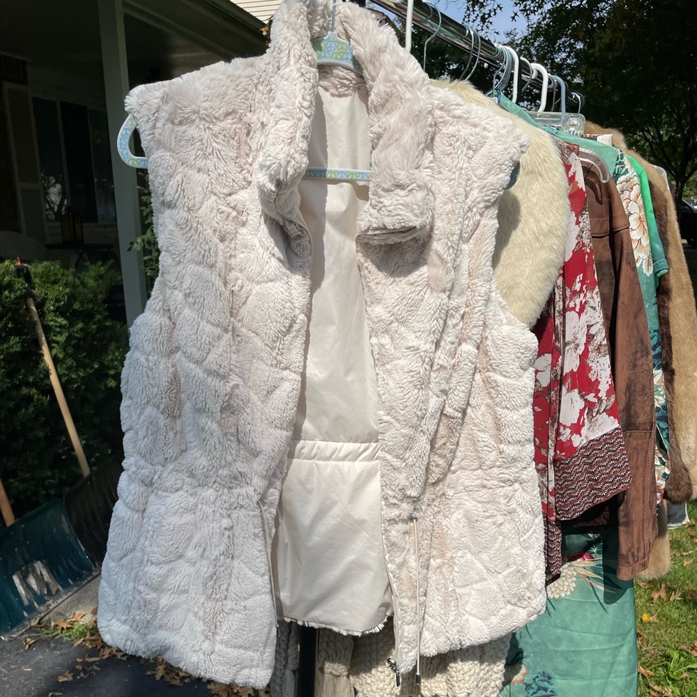 Women's Cream Faux Fur Vest Sz M (reversible)